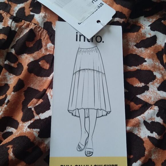 Intro. Brown and Black Leopard Print Boho Chic High Low Plus Size Midi Skirt - Picture 8 of 16